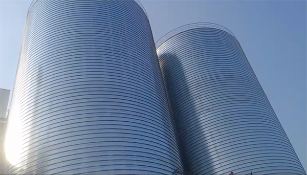 拱墅2座混凝土高架卷板仓